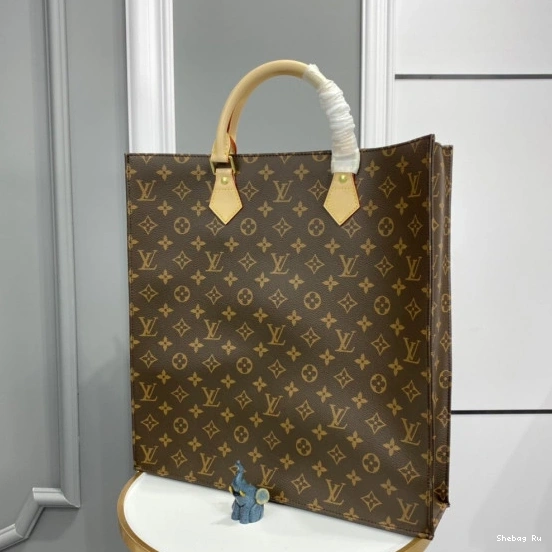 PLAT LOUIS VUITTON SAC 0822